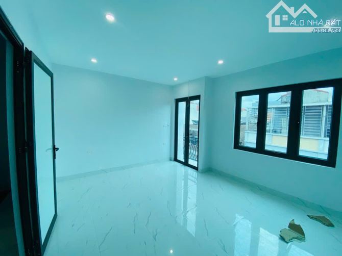 BÁN NHÀ 5T MỚI-TT TRÂU QUỲ-GIA LÂM-ĐÃ LẮP THANG MÁY-ĐG THÔNG VỈA HÈ-Ô TÔ TRÁNH-NHỈNH 6TỶ - 4