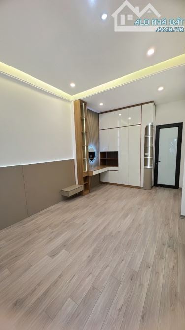 Thịnh Hào 3 _DT:29m_ 4 tầng KBT chắc chắn _ Ngõ rộng _ giá chào 6.35 tỷ - 4