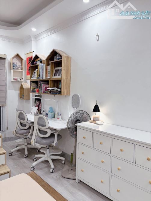 Bán nhà Minh Khai 30m2, 5T, mt 3.5m đẹp hiện đại, vị trí ngon, full nội thất. Giá 7.95 tỷ - 4