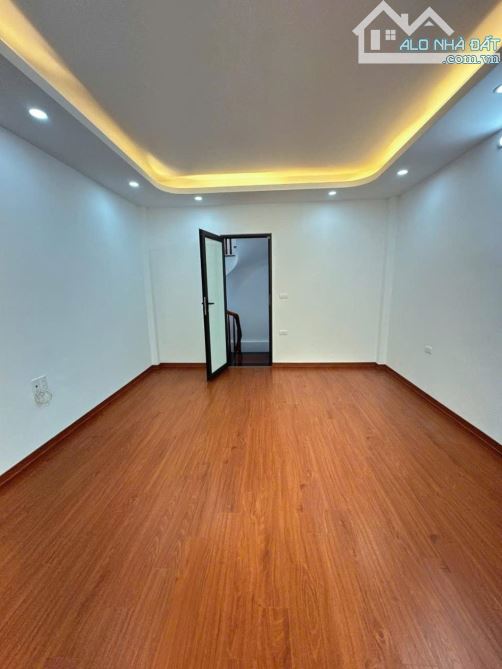 Bán nhà phố Nguyễn Văn Linh, 30m2- 5 tầng- mt4m- 5.5 tỷ, gần, bigC Long Biên - 4