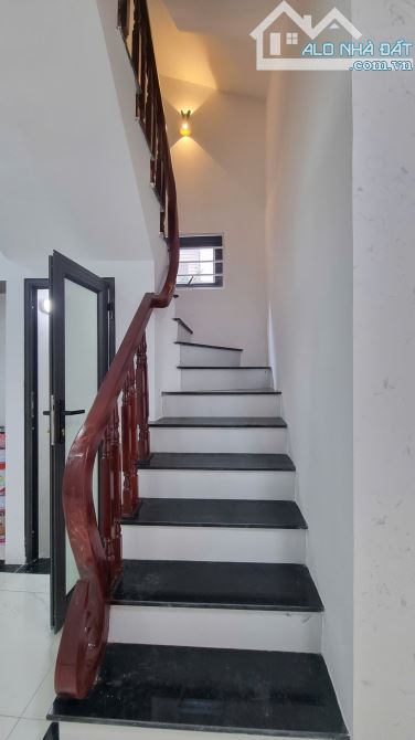 Nhà đẹp 8 phòng ở luôn Võ Chí Công Cầu Giấy Sổ vuông 60m, 6 tầng MT5m5 Giá 12 tỷ Ngõ 3 gác - 4