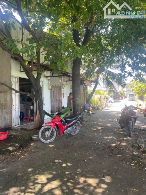 BÁN GẤP DÃY TRỌ 10 PHÒNG. NGANG 8M KHỦNG. ĐƯỜNG BÊ TÔNG 8m XE BEN TỚI NHÀ. 200m RA TÔ KÝ - 5