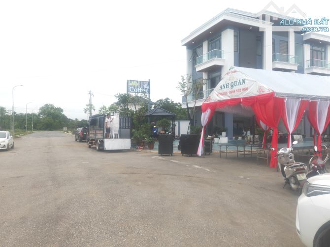 Siêu rẻ, lô góc 93,5m2 đường 20,5m phường Đông Sơn vị trí kinh doanh tốt giá đầu tư chỉ 1, - 5