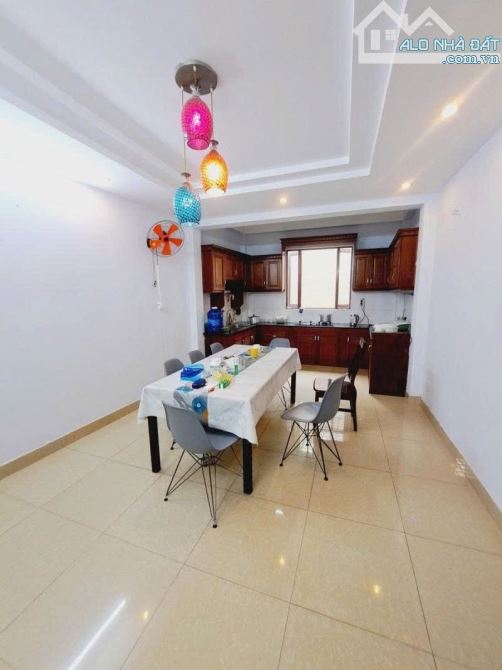 Nhà bán: đường nguyễn Suý, phường Tân quý . Q Tân Phú. DTSD 140m2. 4tầng. Giá 23,9 tỷ - 5