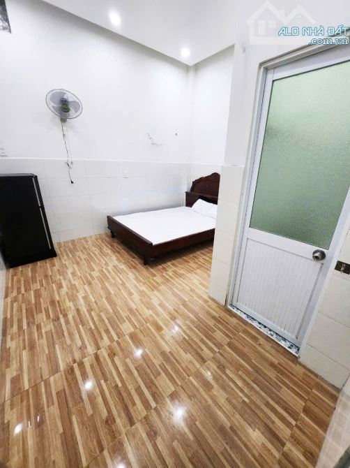 Bán nhà hẻm Dương Bá Trạc Phường 1 Quận 8. Nhà hẻm xe hơi thông thoáng, gần cầu Nguyễn Văn - 5