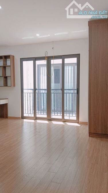 BÁN NHÀ THẠCH BÀN 40M-7 TẦNG-5MT-6 TỶ  NHÀ ĐẸP THIẾT KẾ HIỆN ĐẠI - 5