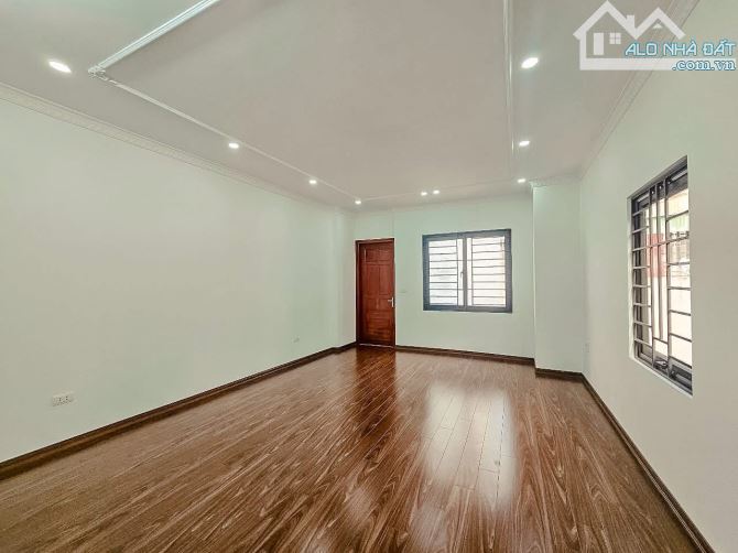 Bán nhà Lê Thanh Nghị 39m2, 5T, mt 4m lô góc, thang máy, gần phố, sổ đẹp. Giá 11.6 tỷ CTL - 5