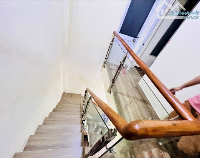 BÁN NHÀ 2 TẦNG GẦN CHỢ ĐẦU MỐI HÓC MÔN - GẦN VÀNH ĐAI 3 - SỔ HỒNG RIÊNG - CHỈ 5.X TỶ - 5
