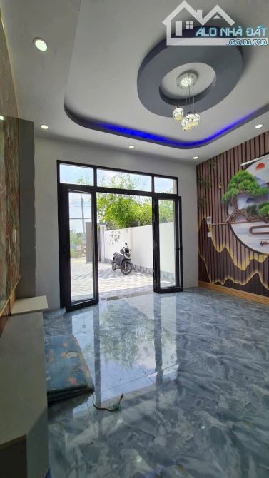 Bán nhà 2 lầu Mặt Tiền Đường Long Phú,  Tân Kim, thị trấn Cần Giuộc:  DT 100m2 - 6