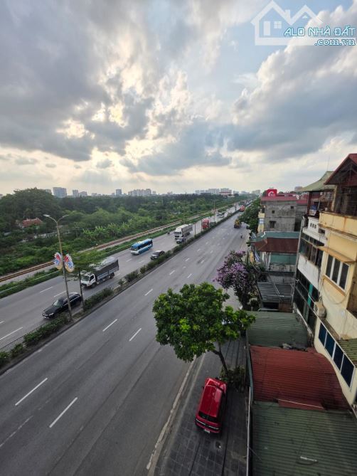 Bán nhà phố Nguyễn Văn Linh, 30m2- 5 tầng- mt4m- 5.5 tỷ, gần, bigC Long Biên - 6