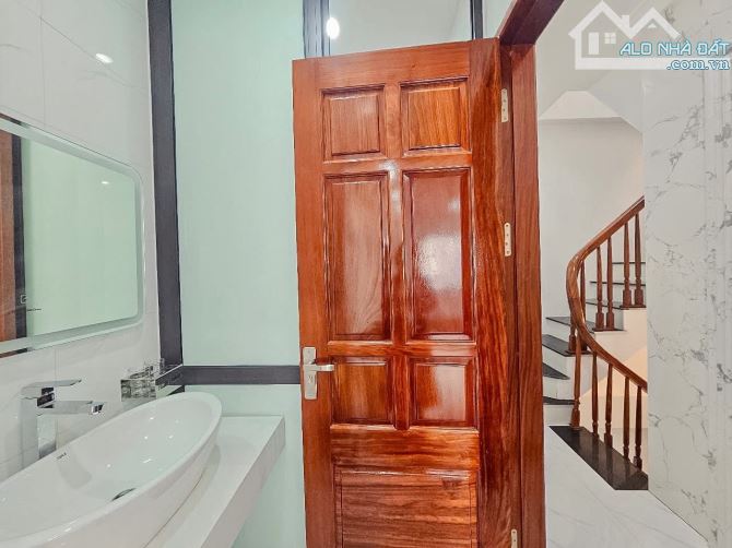 Bán nhà Lê Thanh Nghị 39m2, 5T, mt 4m lô góc, thang máy, gần phố, sổ đẹp. Giá 11.6 tỷ CTL - 6