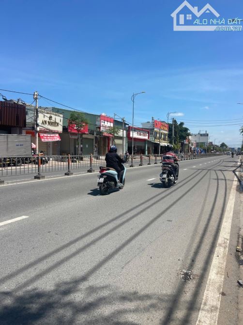 BÁN GẤP DÃY TRỌ 10 PHÒNG. NGANG 8M KHỦNG. ĐƯỜNG BÊ TÔNG 8m XE BEN TỚI NHÀ. 200m RA TÔ KÝ - 7