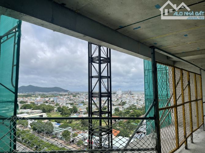 Bán gấp căn 2 Phòng 76m2 Vung Tau Centre Point, Giá 3.6 tỷ - 7