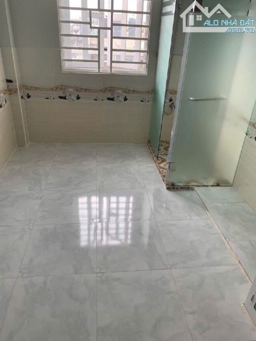 Nhà Bè - Gia đình đi định cư Mỹ nên bán CHDV - Gần 3 trường ĐH Tài Nguyên - ĐH Mở, ĐH Thể - 7