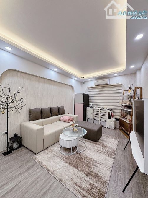 Bán nhà Minh Khai 30m2, 5T, mt 3.5m đẹp hiện đại, vị trí ngon, full nội thất. Giá 7.95 tỷ - 7