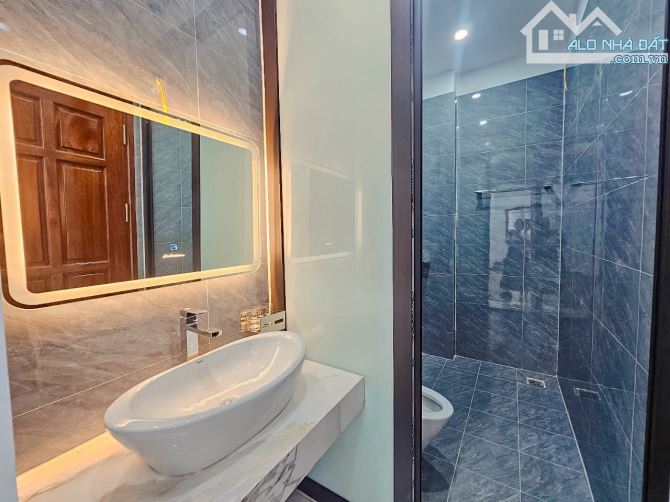 Bán nhà Lê Thanh Nghị 39m2, 5T, mt 4m lô góc, thang máy, gần phố, sổ đẹp. Giá 11.6 tỷ CTL - 7