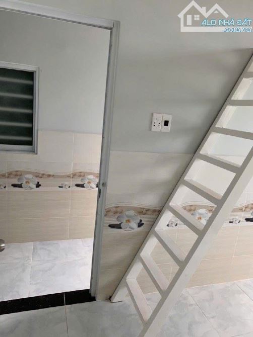 Nhà Bè - Gia đình đi định cư Mỹ nên bán CHDV - Gần 3 trường ĐH Tài Nguyên - ĐH Mở, ĐH Thể - 8