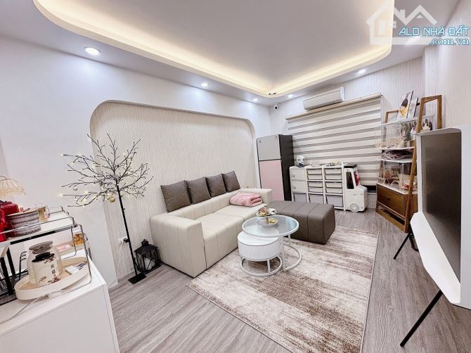 Bán nhà Minh Khai 30m2, 5T, mt 3.5m đẹp hiện đại, vị trí ngon, full nội thất. Giá 7.95 tỷ - 9