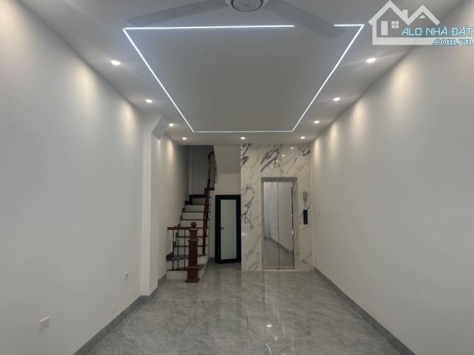 Nhà mặt ngõ phố Tứ Liên: mới đẹp, thang máy, gara về ở ngay: 15.8 tỷ