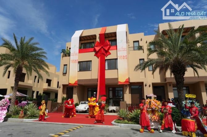 Bán Nhà Phố Sở hữu Bể Bơi Riêng Bàn giao Full Nội Thất , Chỉ 7,99Tỷ, CK lên đến 25% - 1