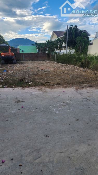 ĐẤT PHÚ TRUNG VĨNH THẠNH ĐƯỜNG Ô TÔ TẢI THÔNG 2 ĐẦU , CÁCH CHỢ VÀ TRƯỜNG HỌC CHỈ 700M - 1