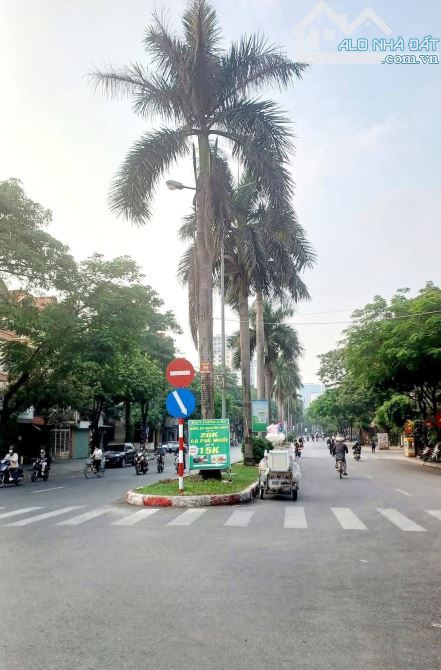 BÁN BIỆT THỰ VĂN QUÁN- HÀ ĐÔNG DT230M*4 TẦNG*MT10M*GIÁ 47 TỶ.NỘI THẤT XIN SÒ