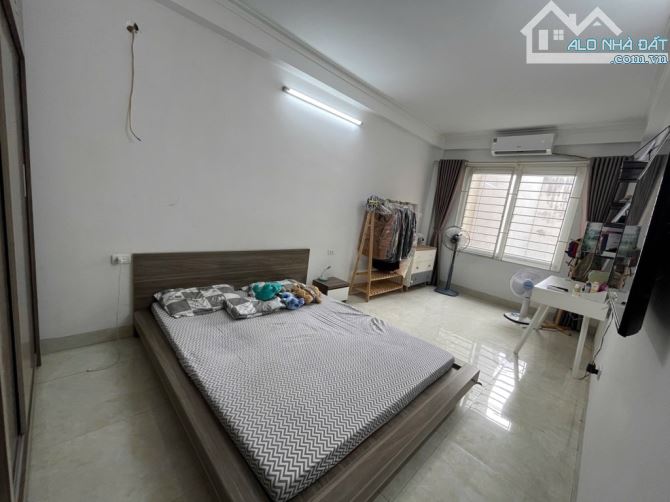 Thanh xuân . Chính Kinh. 40m lô góc. 5 tầng  9.8tỷ. gần royal city. Nguyễn Trãi. Cự Lộc