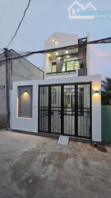 Chỉ 2 tỷ 380tr nhà 1tr 1 lầu shr có hoàn công cách GÒ HƯU khoảng 200m.. Hẻm 4m thông