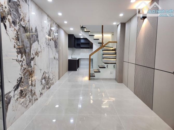 BÁN GẤP NHÀ ĐẸP GIÁ 3 TỈ 9 KHU DÂN CƯ TẠi Q4 VỊ TRÍ 1/ CÁCH MẶT TIỀN 2 CĂN