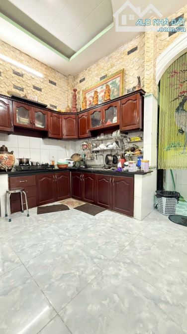 BÁN NHÀ GIÁ 6,2 TỎI, 74M2, 4 TẦNG, MẶT TIEN ĐƯỜNG TCH03, Q12.
