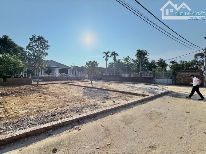 Cần Bán 100m2 Full thổ giá chỉ 1tỷ7 đất nền Hoà lạc vị trí Trung Tâm Xã