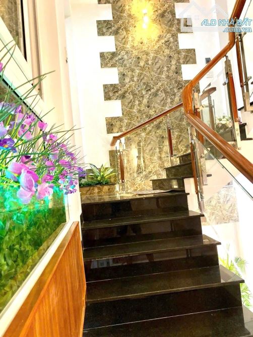 Nhà 3 tầng mặt tiền Lê Văn Thịnh, Hòa Minh