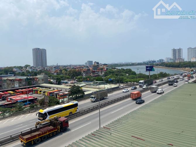 Bán toà Khách sạn 8 tầng view Hồ Linh Đàm, Đường cao tốc 27 phòng giá 68 tỷ