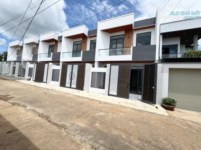 NHÀ FULL NỘI THẤT 3 PHÒNG NGỦ HẺM Y WANG: 2.29 tỷ