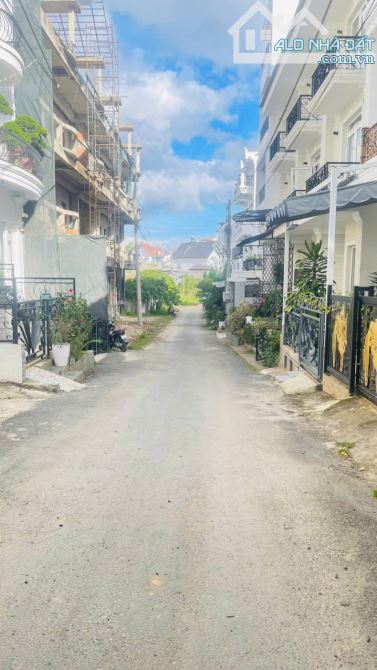 🏡 Nhà đẹp, giá rẻ, 4 phòng ngủ, bên cạnh trường Đại học Đà Lạt