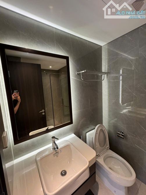 Cho thuê căn hộ 2PN, 82m2, giá tốt tại The Gloria, Nguyên Hồng, Đống Đa, Hà Nội