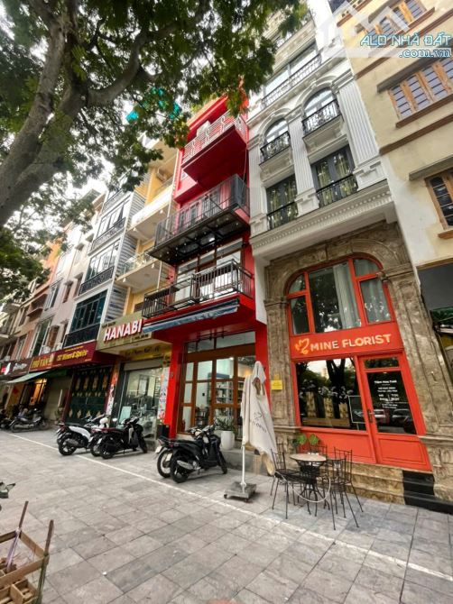 NHÀ MẶT PHỐ VIEW TRỌN HỒ TÂY 60 TỶ 85m 3 TẦNG MT 6,1m VỈA HÈ Ô  TÔ TRÁNH NHẬT CHIÊU TÂY HỒ