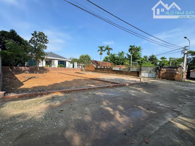 nhà em tách 3 mảnh bán 1 mảnh 100m giá 1.7 tỷ, gần trường C1,2, chợ đông đúc