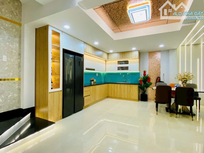 5 TẦNG FULL NỘI THẤT GẦN CHỢ THẠCH ĐÀ - DTS 105m2 - NGANG KHỦNG 7.5m - 5.6 TỶ