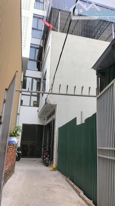 Tòa nhà_Long Biên_ 12 phòng khép kín _7 Tầng thang máy -500tr/1 năm