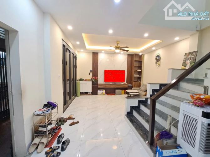 BÁN NHÀ HOÀNG MAI, ĐỊNH CÔNG THƯỢNG. DIỆN TÍCH KHỦNG, MẶT TIỀN TO. NHỈNH 8 TỶ RƯỠI.