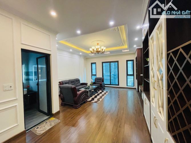 Nhà cực đẹp 42m2x7T thang máy. Ngõ thông KĐT Ciputra, ô tô vào nhà phố Xuân La, Phú Thượng