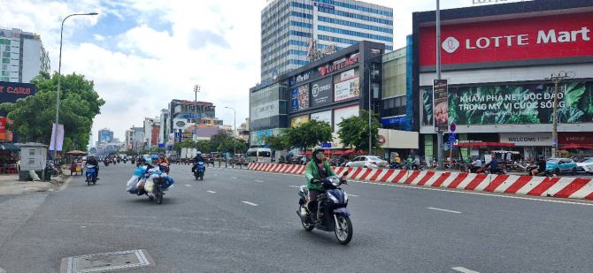 Bán gấp Vp mặt tiền, Nhất Chi Mai, 7 tầng có hầm, gần nhà Ga T3, Sổ hồng riêng.