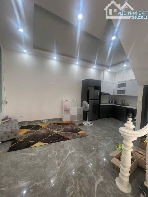 Bán nhà Nguyễn Văn Cừ  LÔ GÓC – Ô TÔ THÔNG 53m2 x 5T giá 13.5 tỷ.
