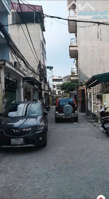 NHÀ HỮU HÒA  Ô TÔ TRÁNH  THANG MÁY  GARA  Chỉ 6.4 tỷ  Diện tích 40m²  Thiết kế hiện đại