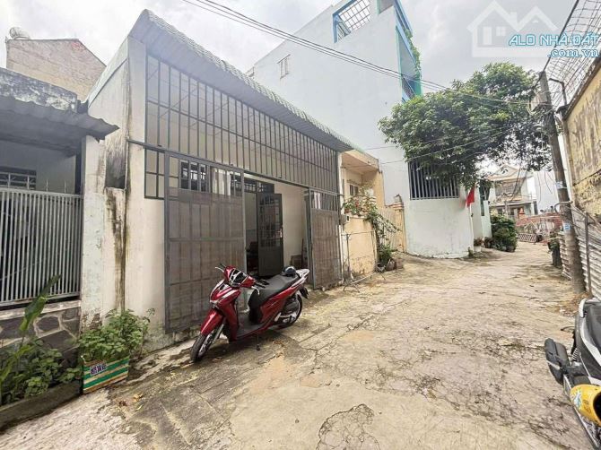 Bán nhà 70m2- Ngang 5.8M- 2 Phòng Ngủ. Đường Lã Xuân Oai, TNP A, sát TH Trương Văn Thành