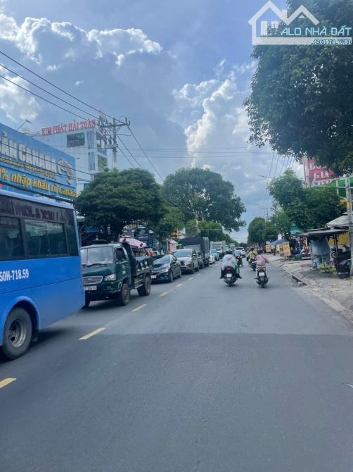 Bán nhà mặt tiền 24x20m giá 22 tỷ Đường Lê Văn Khương