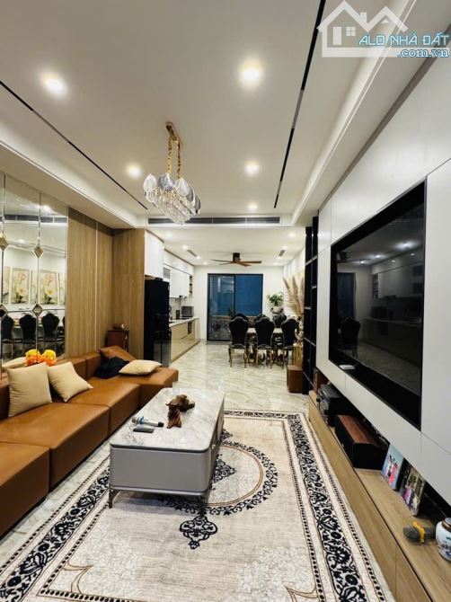 Bán nhà phố Ngọc Lâm 55m2- 6 tầng- 16 tỷ hơn, ô tô, thang máy, nội thất