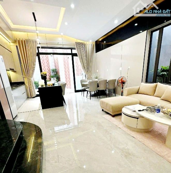 💎 SIÊU PHẨM TRUNG TÂM HẢI CHÂU – NHÀ 3 TẦNG FULL NỘI THẤT – OTO ĐỖ CỬA – NHỈNH 6 TỶ