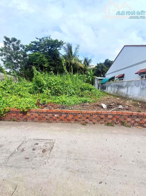 E cần chuyển nhượng lại khu đất như hình quý khách hàng có nhu cầu liên hệ e thành
